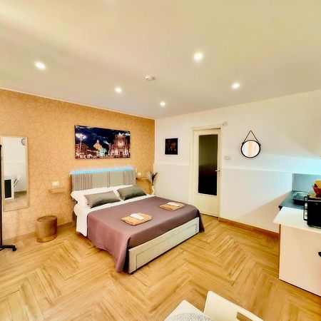 Delm Luxury Suite Aeroporto di Catania Fontana Rossa Esterno foto